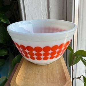Vintage Pyrex Orange
Polka Dot Small 1 1/2 Pint Nesting
Mixing Bowl #401